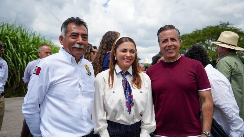 DAN BANDERAZO DE REHABILITACIÓN DE LA CARRETERA ACAYOTLA-SABANA LARGA