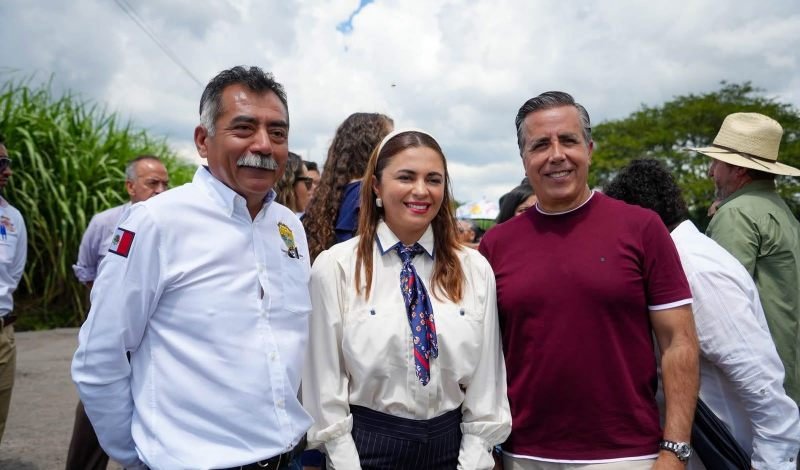 DAN BANDERAZO DE REHABILITACIÓN DE LA CARRETERA ACAYOTLA-SABANA LARGA