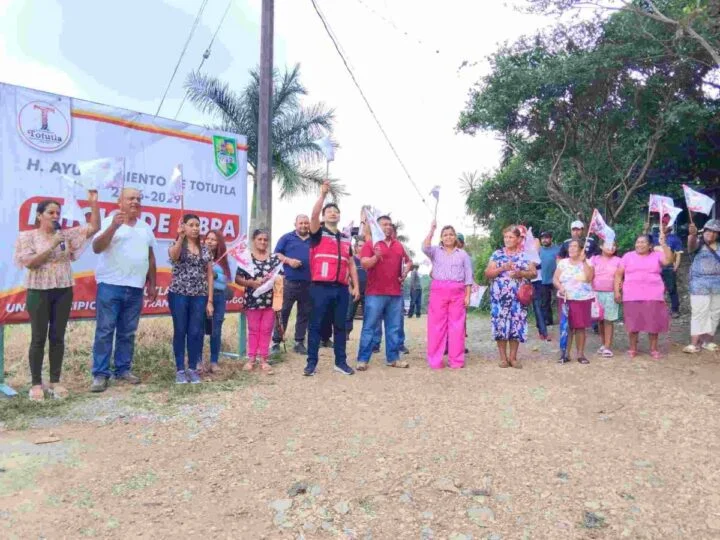 UBALDO PÉREZ PONE EN MARCHA OBRA EN TLAPALA