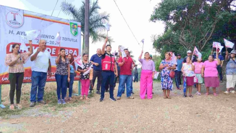 UBALDO PÉREZ PONE EN MARCHA OBRA EN TLAPALA