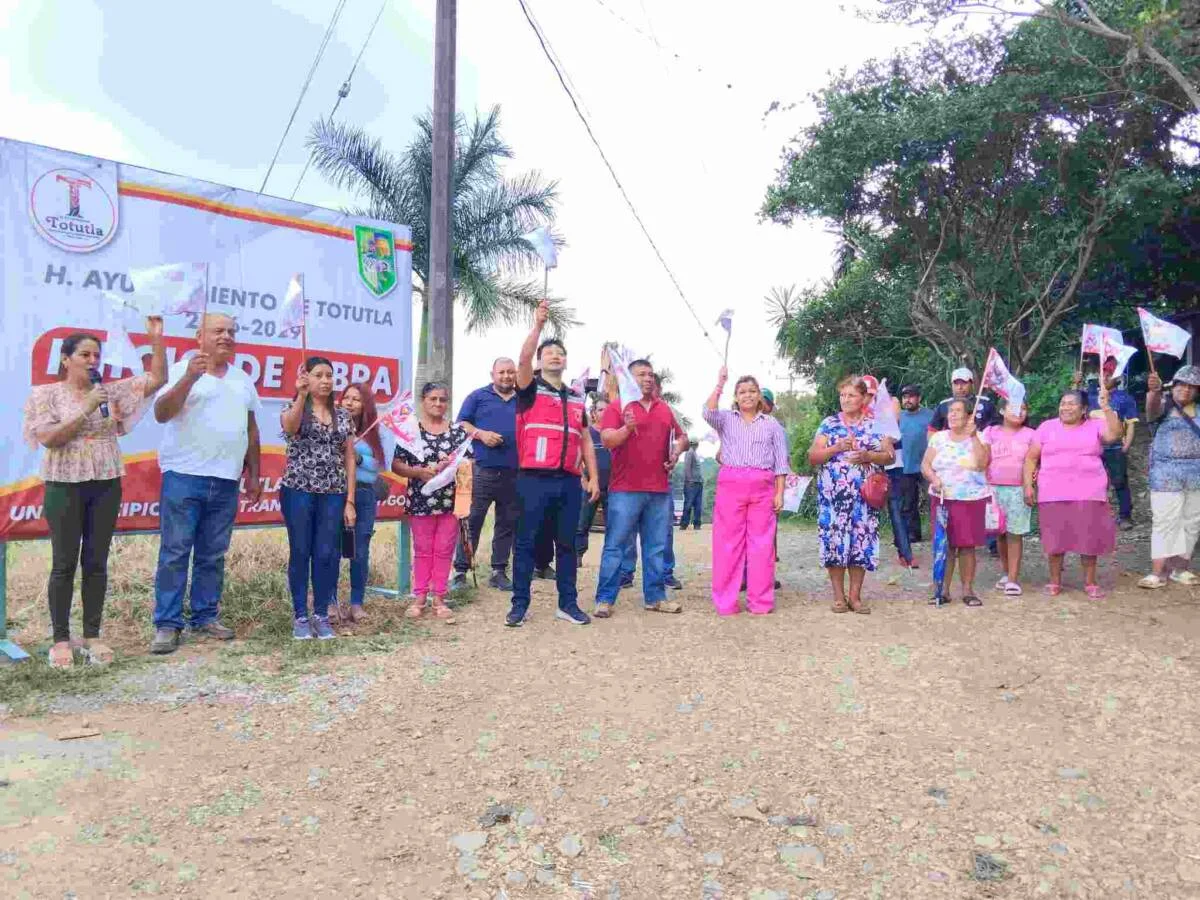 UBALDO PÉREZ PONE EN MARCHA OBRA EN TLAPALA