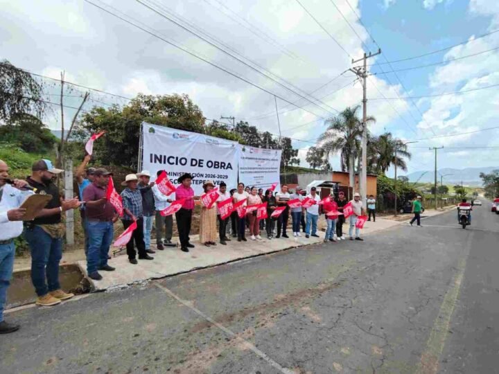 ALCALDE DE COSCOMATEPEC DA BANDERAZO DE REHABILITACIÓN DE CARRETERA COSCOMATEPEC-TETELZINGO