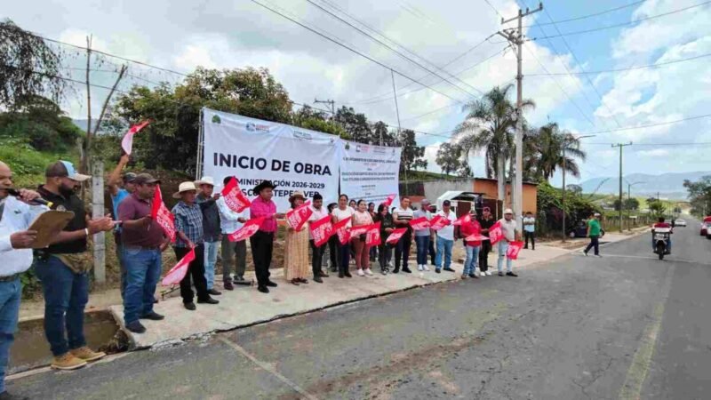 ALCALDE DE COSCOMATEPEC DA BANDERAZO DE REHABILITACIÓN DE CARRETERA COSCOMATEPEC-TETELZINGO