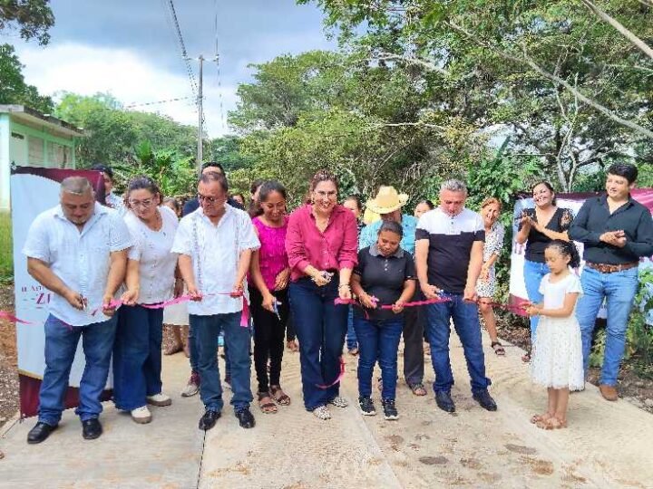 ALCALDESA DE ZENTLA INAUGURA OBRA EN EL POCHOTE