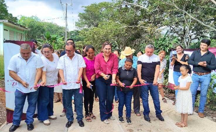 ALCALDESA DE ZENTLA INAUGURA OBRA EN EL POCHOTE