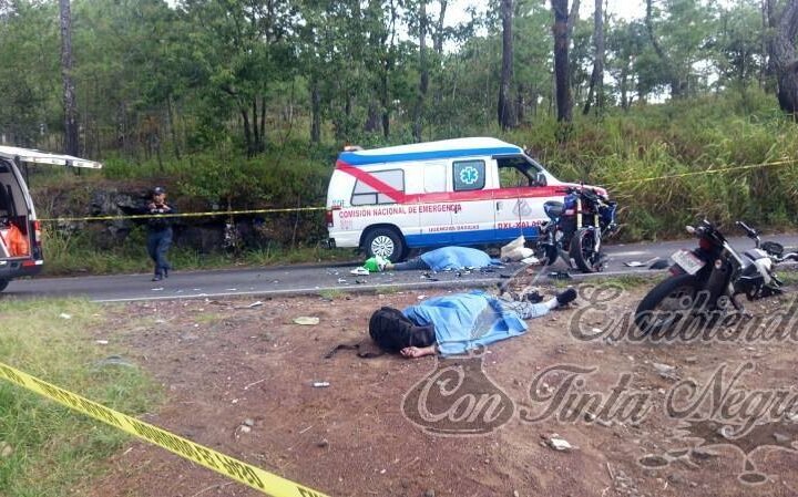 SE ESTRELLAN MOTOCICLISTAS DE FRENTE; AMBOS MURIERON
