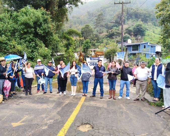ALCALDE DE ALPATLÁHUAC PONE EN MARCHA OBRA EN TEACALCO
