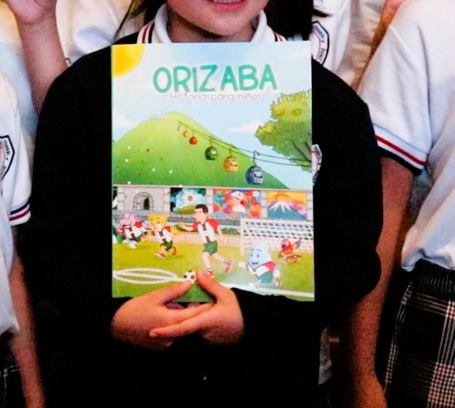 ENTREGAN LIBRO “ORIZABA HISTORIA PARA NIÑOS” A ESTUDIANTES DE PRIMARIA