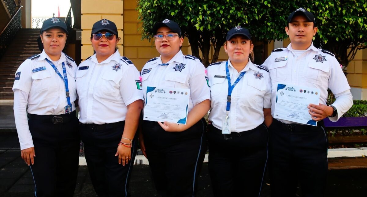 DISTINGUE AYUNTAMIENTO DE ORIZABA A POLICÍAS POR ACTOS DE HONESTIDAD Y VOCACIÓN DE SERVICIO