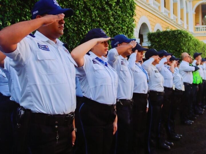 DISTINGUE AYUNTAMIENTO DE ORIZABA A POLICÍAS POR ACTOS DE HONESTIDAD Y VOCACIÓN DE SERVICIO