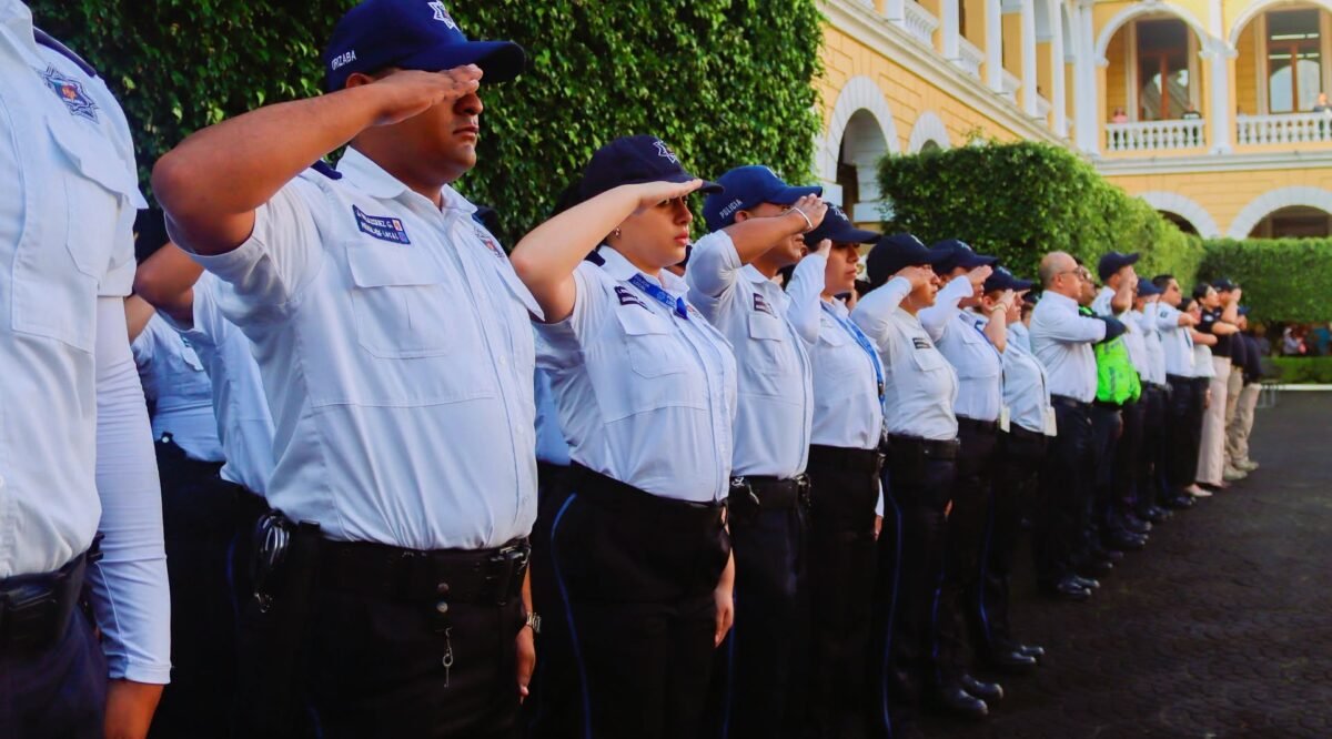 DISTINGUE AYUNTAMIENTO DE ORIZABA A POLICÍAS POR ACTOS DE HONESTIDAD Y VOCACIÓN DE SERVICIO