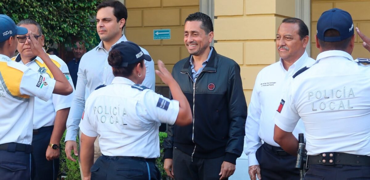 DISTINGUE AYUNTAMIENTO DE ORIZABA A POLICÍAS POR ACTOS DE HONESTIDAD Y VOCACIÓN DE SERVICIO