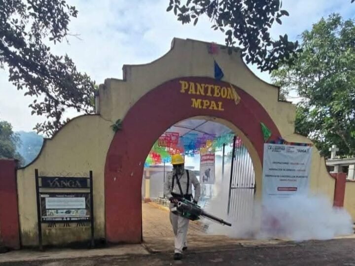 REALIZAN ABATIZACIÓN Y FUMIGACIÓN EN PANTEÓN DE YANGA PREVIO A DÍA DE MUERTOS