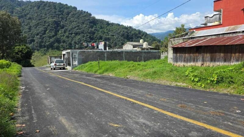 RETIRAN AUTOS MACETA DE LAS CALLES DE ALPATLÁHUAC