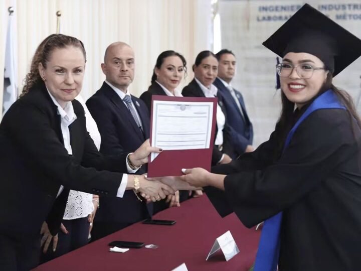 INSTITUTO TECNOLÓGICO SUPERIOR DE HUATUSCO ENTREGA TÍTULOS