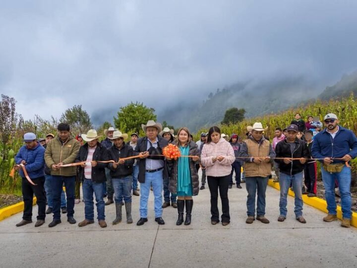 ALCALDE DE COSCOMATEPEC INAUGURA OBRA EN ASERRADERO