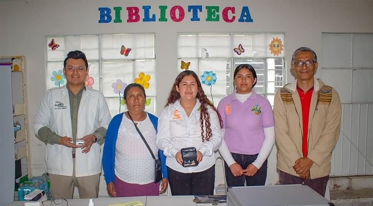 ENTREGAN APARATOS AUDITIVOS EN CALCAHUALCO