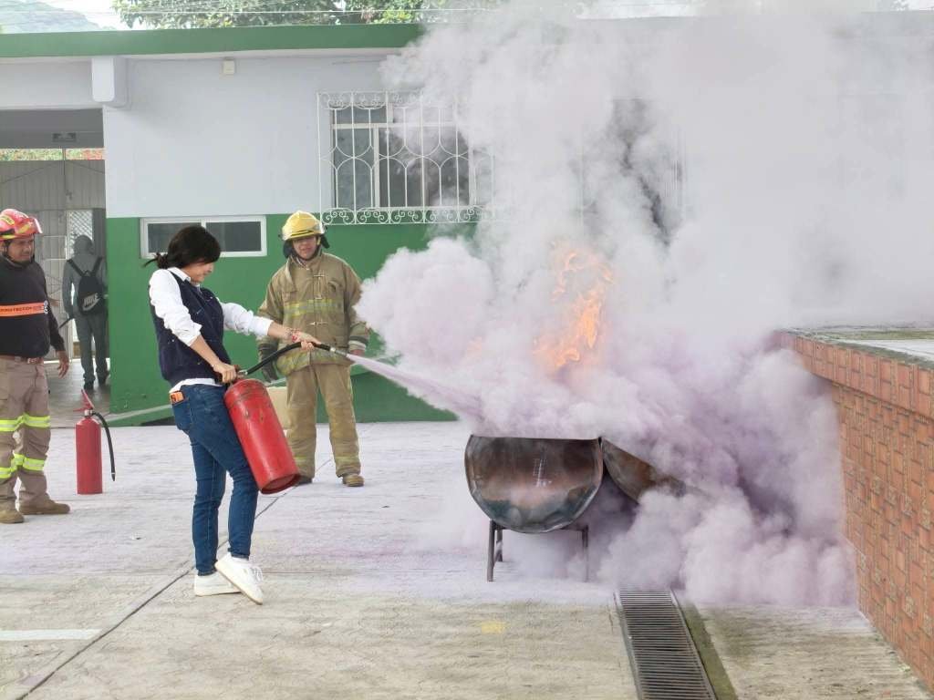 IMPARTEN TALLER DE PRIMEROS AUXILIOS EN ESCUELAS DE TOMATLÁN