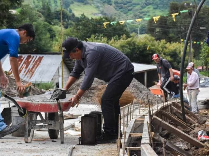 AVANZA OBRA EN TEACALCO