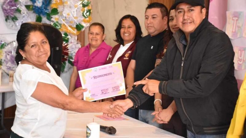 CLAUSURAN TALLER DE CORONAS Y VELAS EN ALPATLÁHUAC