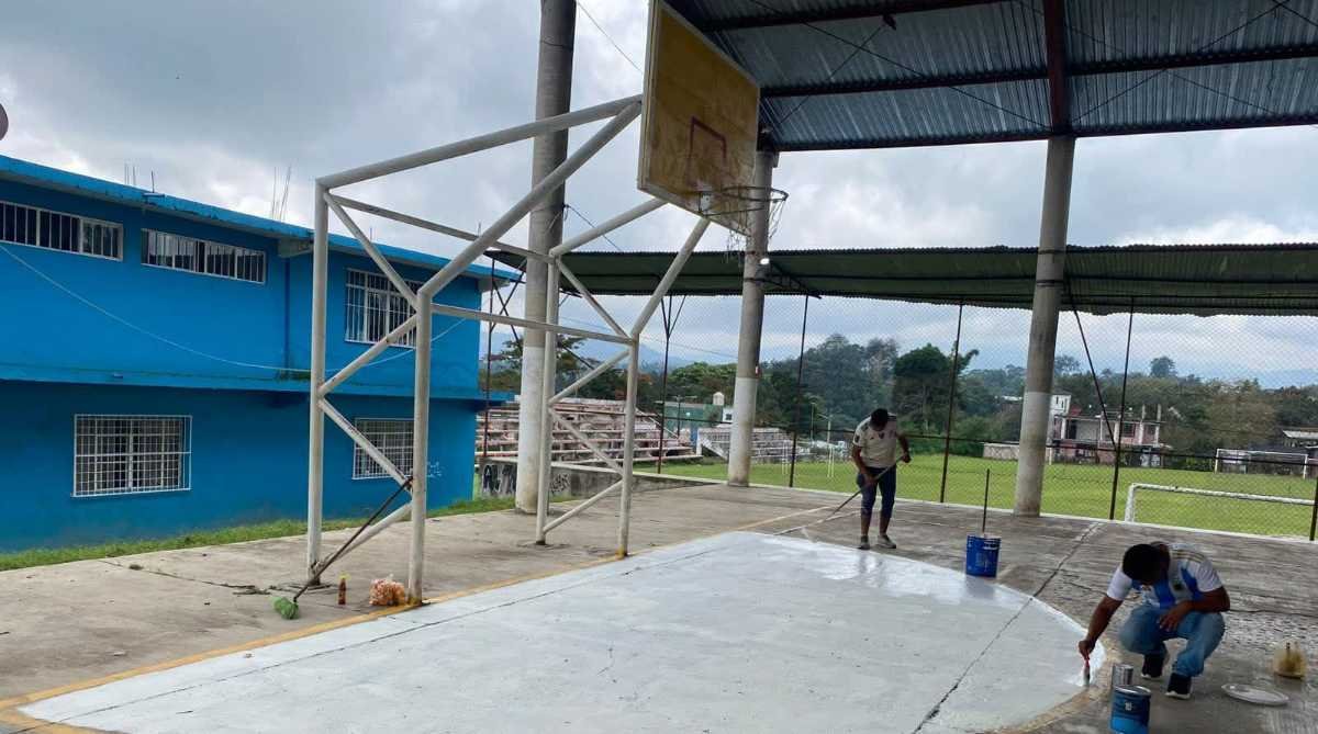 DAN MANTENIMIENTO A ESPACIOS DEPORTIVOS DE TOTUTLA