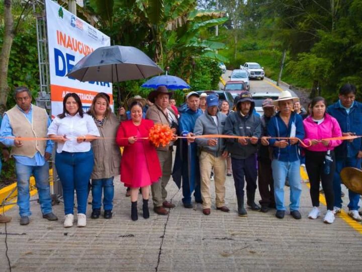 ENTREGA ALCALDE DE COSCOMATEPEC OBRA EN TLAMAPA