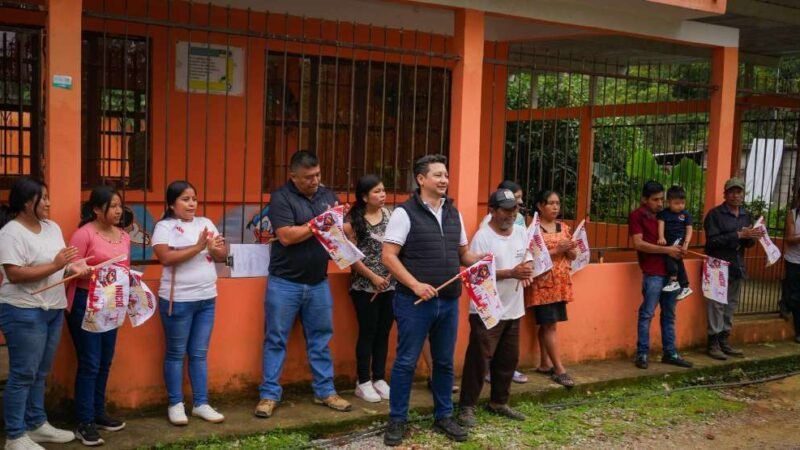 ALCALDE DE TOTUTLA DA BANDERAZO DE OBRA EN CHACHAXTLA