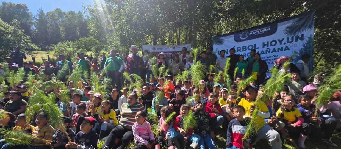 LLEVAN JORNADA DE REFORESTACIÓN A AYAHUALULCO