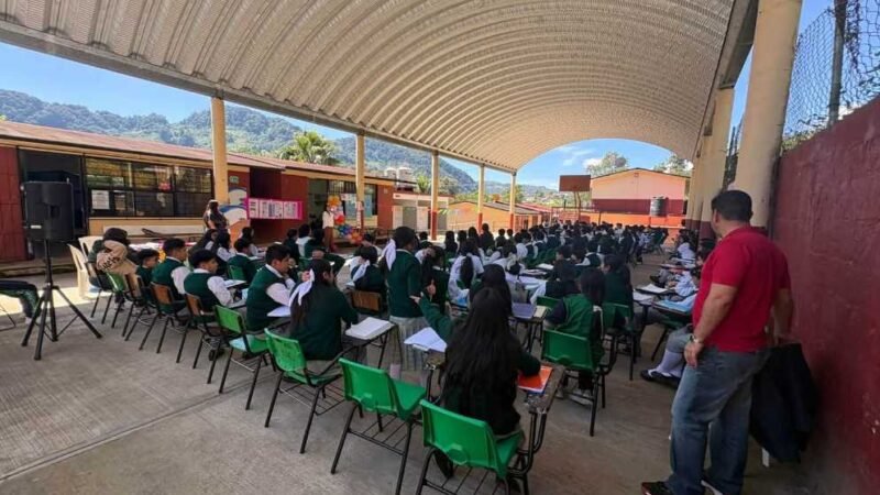 IMPARTEN TALLER CONTRA LAS ADICCIONES EN TETLA