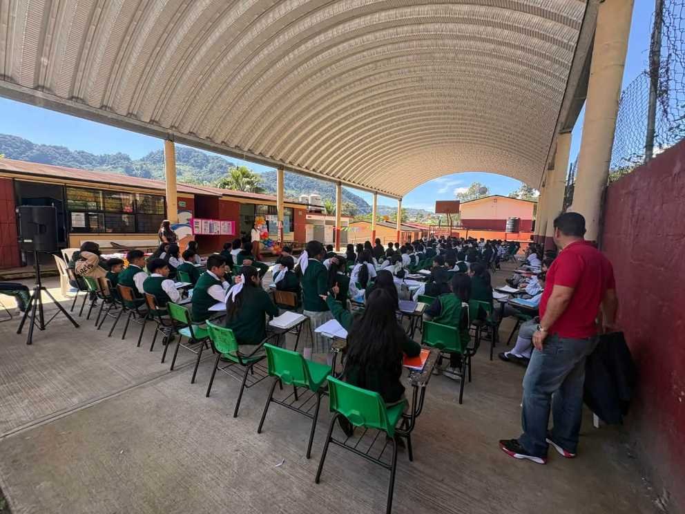 IMPARTEN TALLER CONTRA LAS ADICCIONES EN TETLA