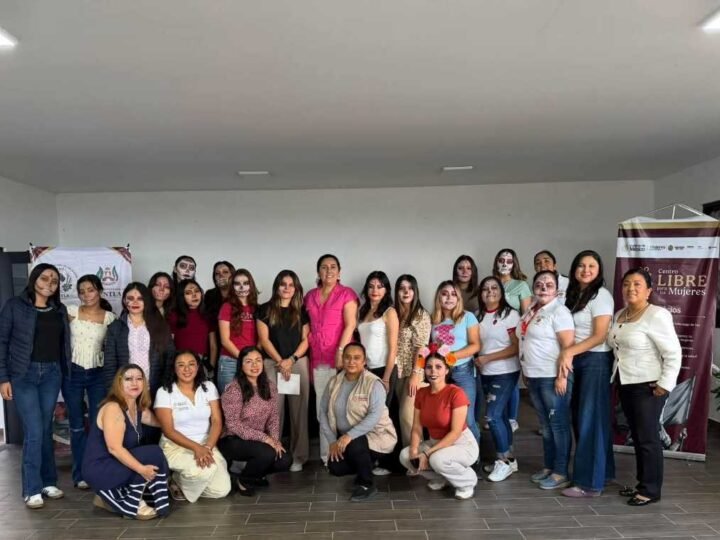 IMPARTEN TALLER DE MAQUILLAJE EN ZENTLA