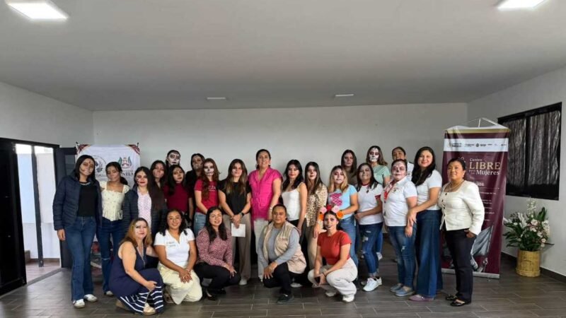 IMPARTEN TALLER DE MAQUILLAJE EN ZENTLA