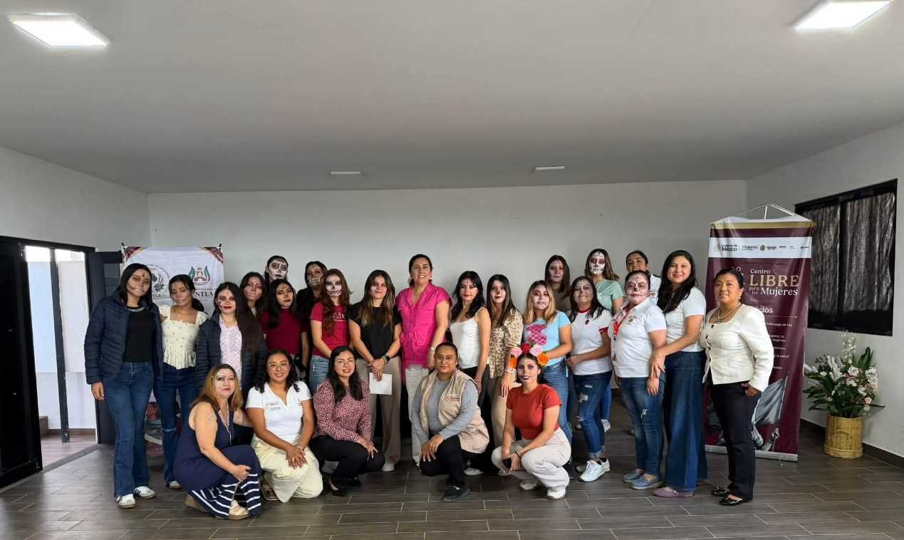IMPARTEN TALLER DE MAQUILLAJE EN ZENTLA