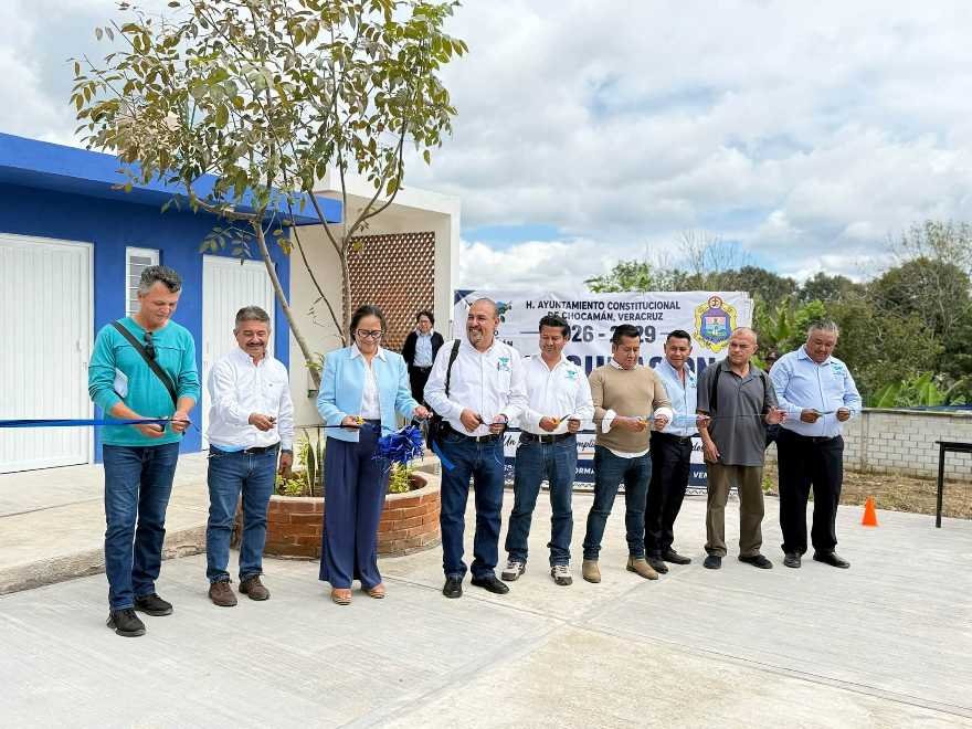 ALCALDESA DE CHOCAMÁN INAUGURA MÓDULO DE SANITARIOS EN SECUNDARIA