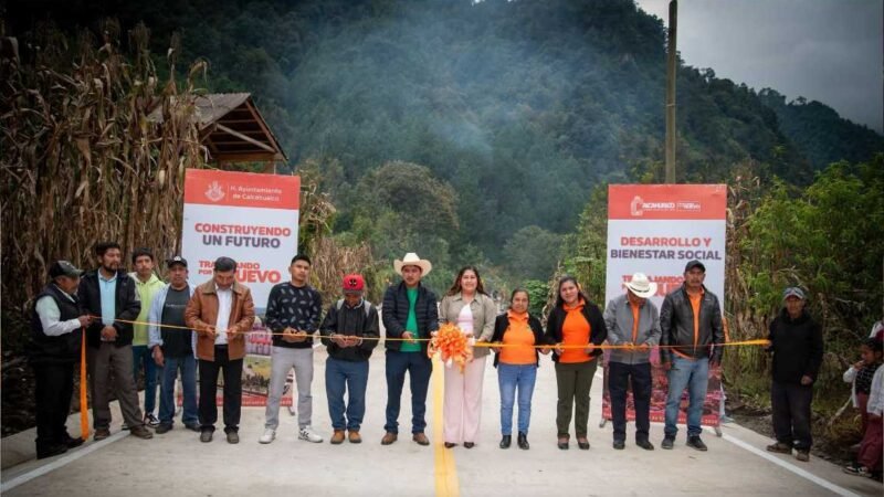 ISRAEL SANDOVAL INAUGURA PAVIMENTACIÓN EN LA MESA DE ATOTONILCO