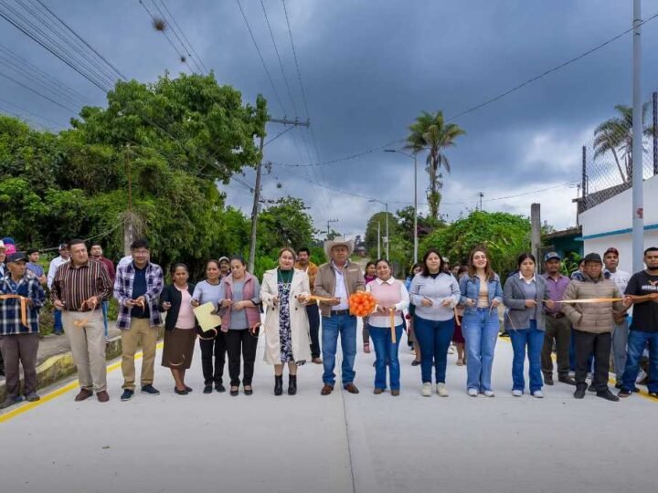 INAUGURA ALCALDE DE COSCOMATEPEC PAVIMENTACIÓN EN TOZONGO