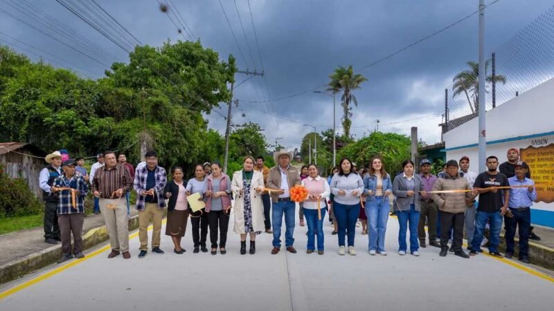 INAUGURA ALCALDE DE COSCOMATEPEC PAVIMENTACIÓN EN TOZONGO