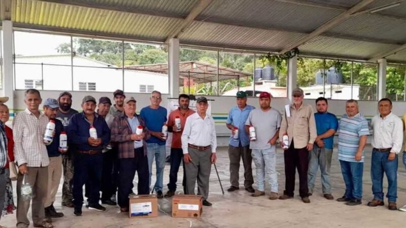 IMPARTEN PLÁTICA SOBRE LA ROYA A PRODUCTORES DE ZENTLA