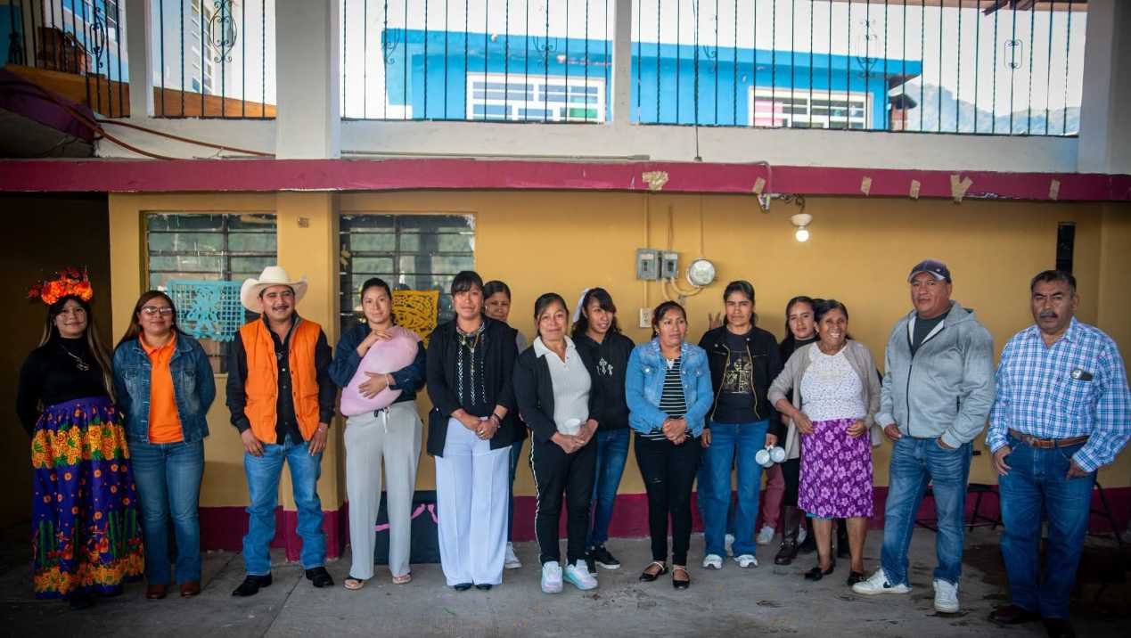 LLEVA ALCALDE DE CALCAHUALCO INTERNET A ESCUELA DE DOS CAMINOS