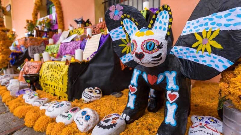 MANTIENEN VIVA TRADICIÓN DE DÍA DE MUERTOS EN COSCOMATEPEC