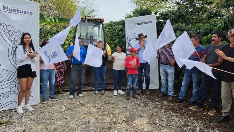 URCINO MÉNDEZ DA BANDERAZOS DE OBRA EN SABANAS Y PUENTECILLA