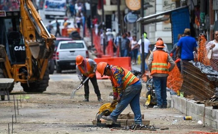 AVANZAN OBRAS DE PAVIMENTACIÓN EN CENTRO DE CÓRDOBA