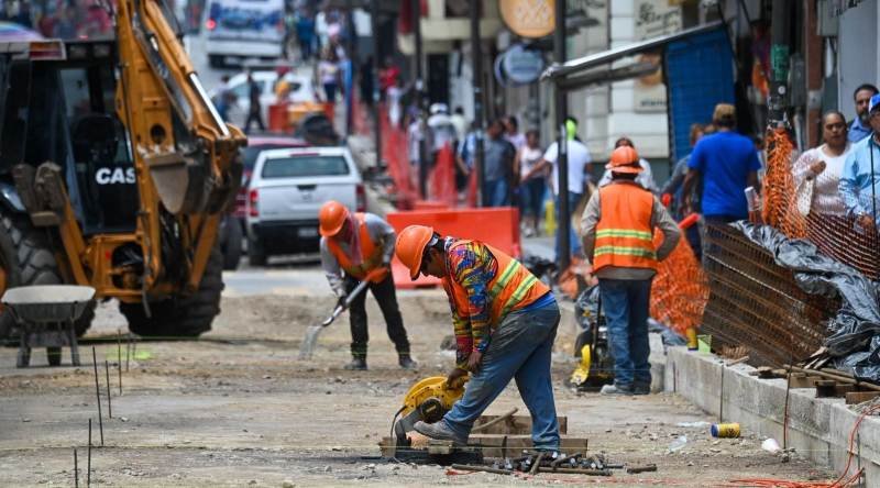 AVANZAN OBRAS DE PAVIMENTACIÓN EN CENTRO DE CÓRDOBA