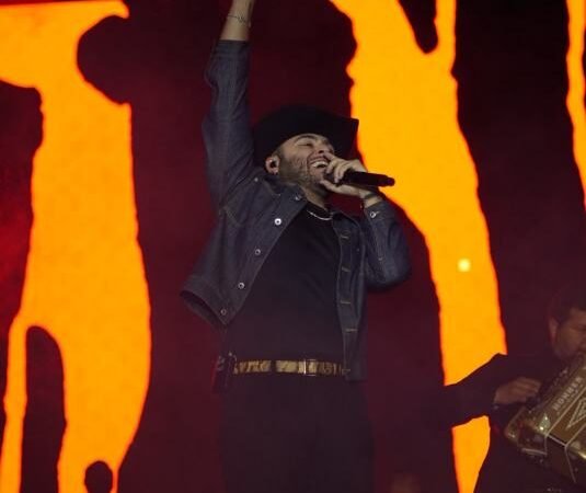 GERARDO ORTIZ CONQUISTA A COSCOMATEPEC