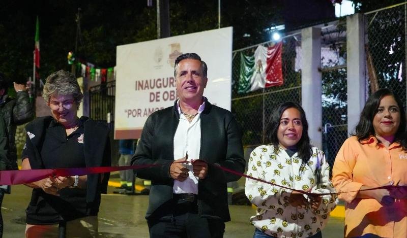 ALCALDE DE CÓRDOBA INAUGURA OBRA EN EL OTATE