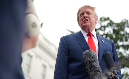 TRUMP SUGIERE REBAUTIZAR EL ATLÁNTICO O EL PACÍFICO COMO “OCÉANO TRUMP”