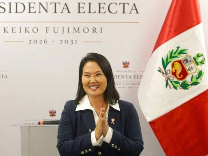 FUJIMORI ANUNCIA REGLAS MÁS ESTRICTAS EN ESCUELAS DE PERÚ