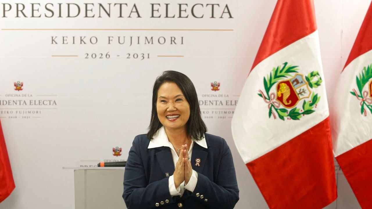 FUJIMORI ANUNCIA REGLAS MÁS ESTRICTAS EN ESCUELAS DE PERÚ