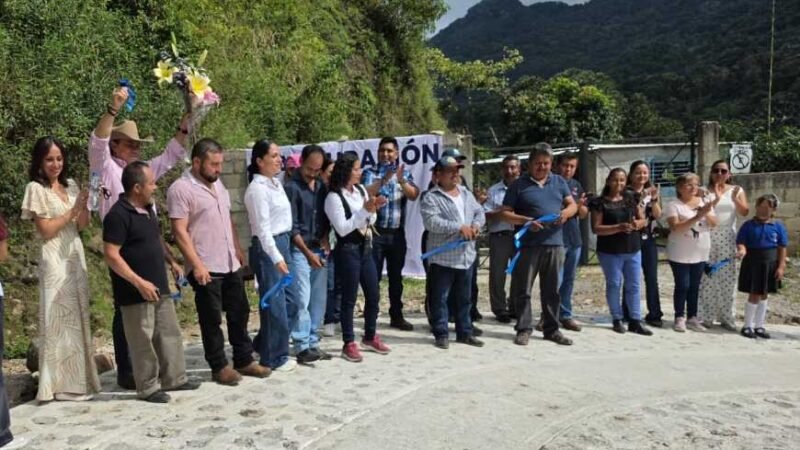 ALCALDE DE HUATUSCO INAUGURA PAVIMENTACIÓN DE CAMINO AL BOQUERÓN