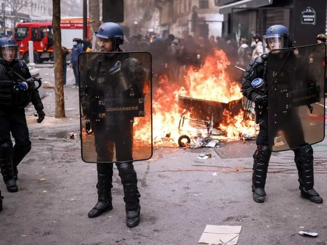 DETENIDAS MIL 200 PERSONAS EN LAS PROTESTAS EN FRANCIA; 150 POLICÍAS HERIDOS